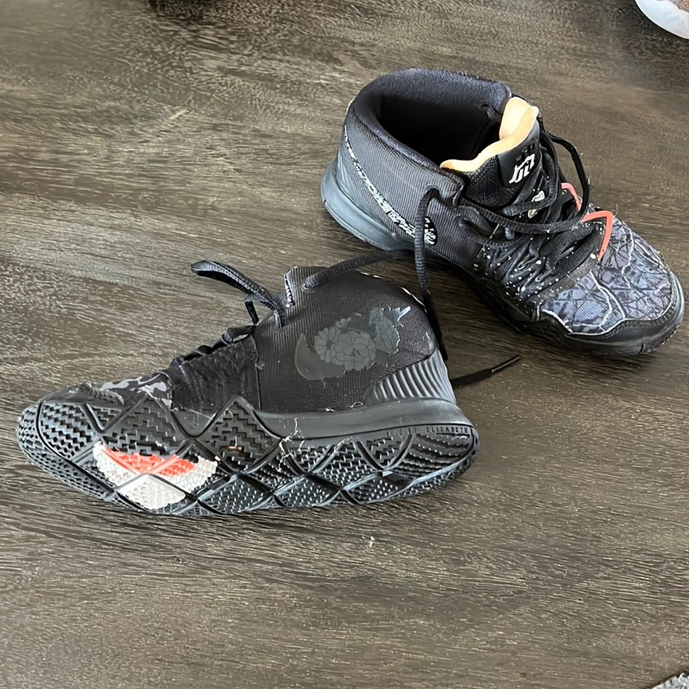Kyrie Irving Nikes size 1